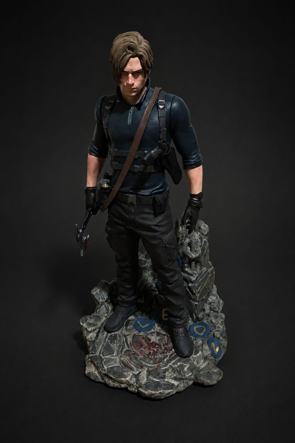 Leon S Kennedy Figure, Resin Statue, Hand Painted, 30 cm (11.8 in)