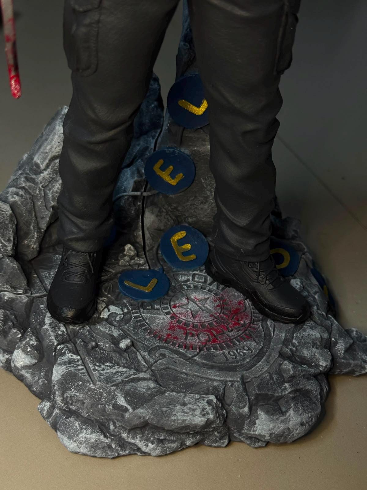 Leon S Kennedy Figure, Resin Statue, Hand Painted, 30 cm (11.8 in)