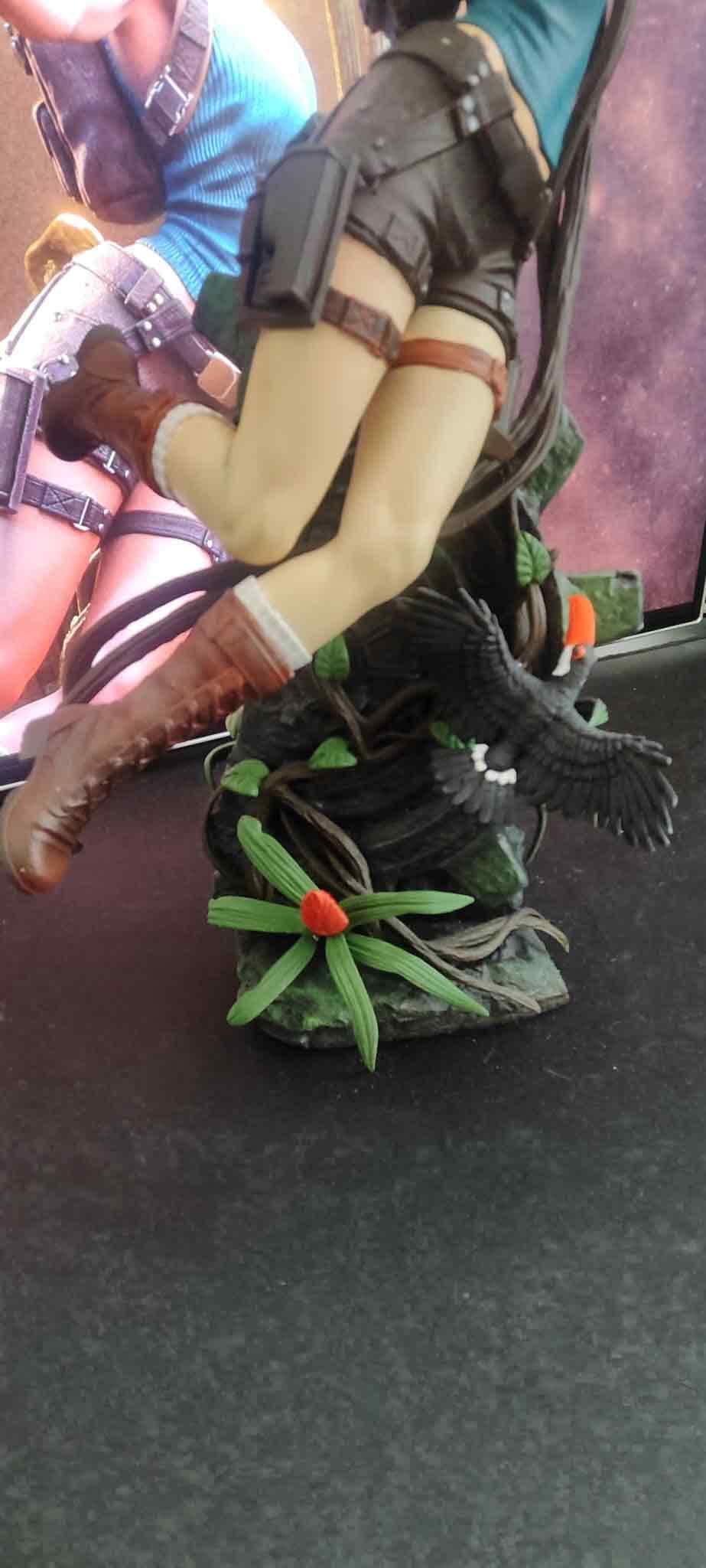 Lara Croft Statue, Tomb Raider Resin Figure, Hand Painted Collectible